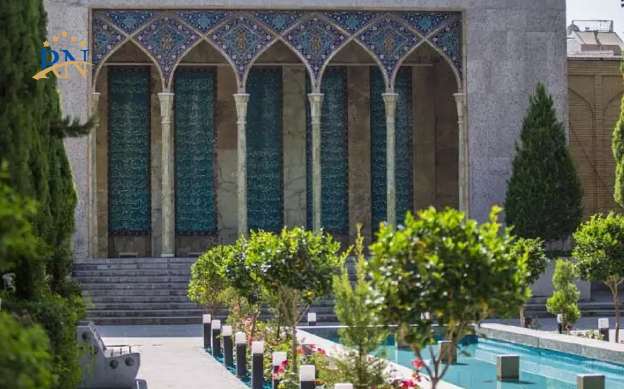 معماری آرامگاه صائب تبریزی چگونه است